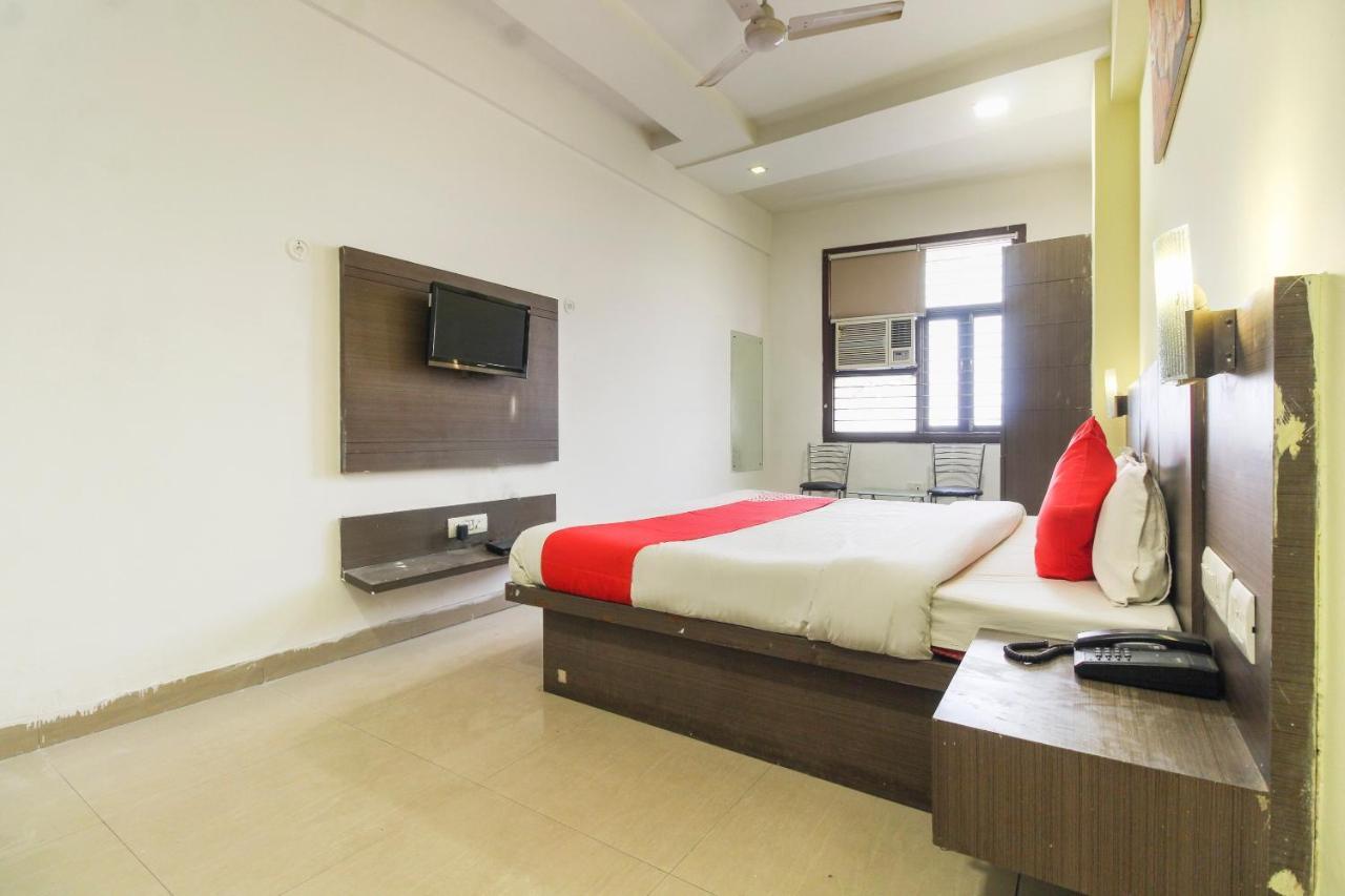 אגרה Oyo 67810 Hotel Lals Inn מראה חיצוני תמונה